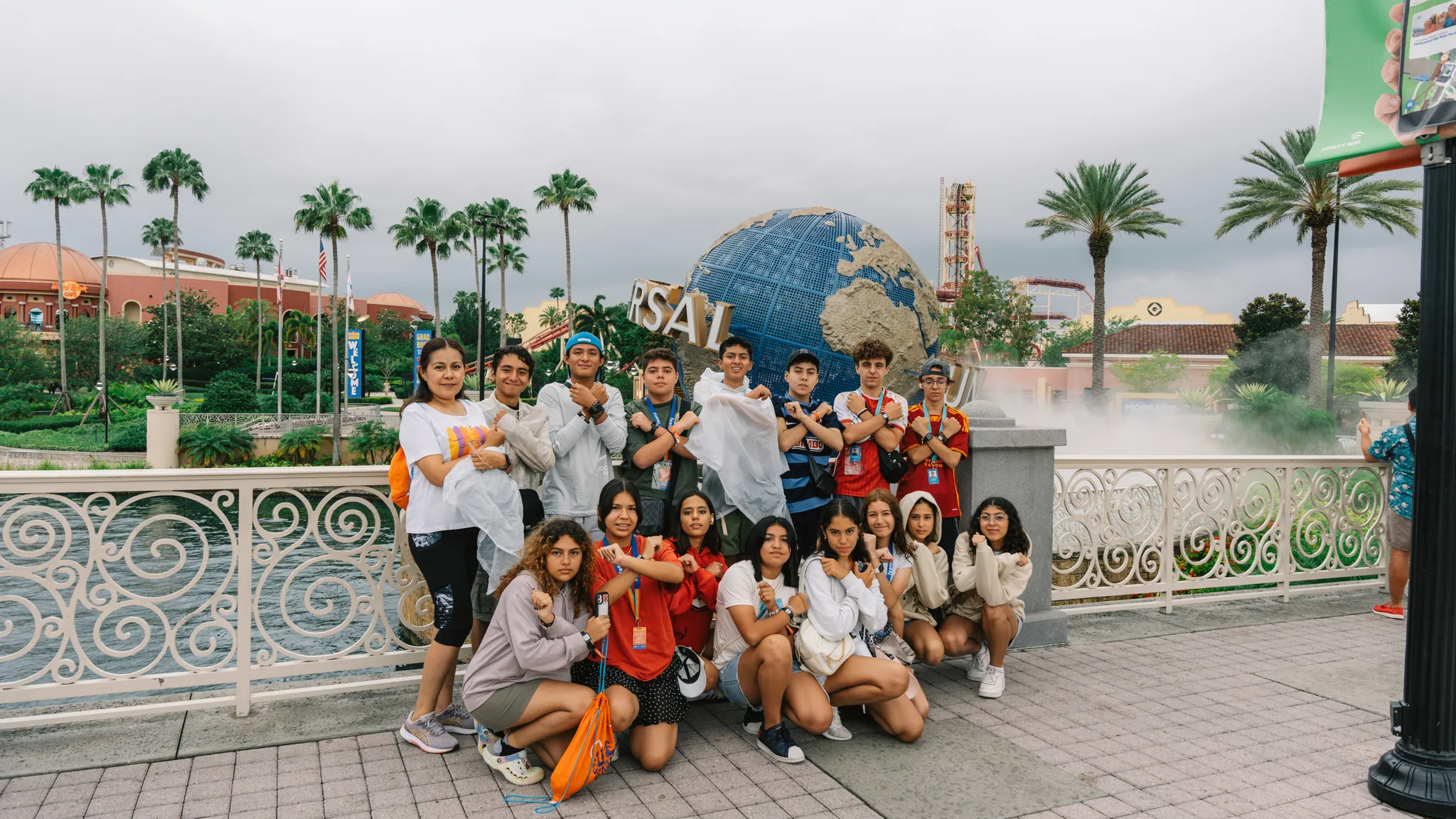 Estudiantes felices en un viaje educativo
